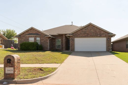 Luxury home in Edmond, Oklahoma County