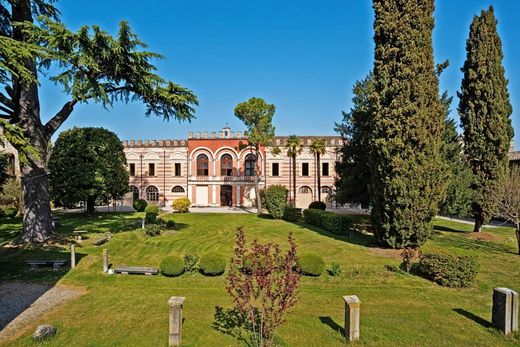 Kasteel in Castellaro Lagusello, Provincia di Mantova