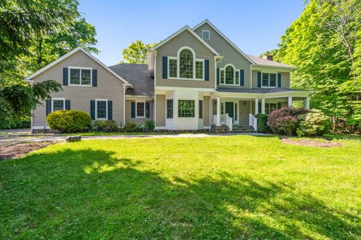Detached House in Bedford, Westchester County