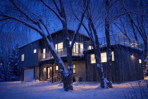 Luxury home in Wilson, Teton County