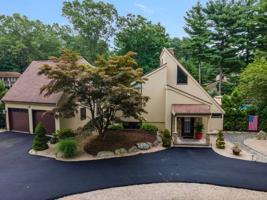 Detached House in Barrington, Bristol County