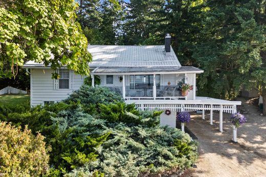 ‏בית חד-משפחתי ב  Salmon Arm, British Columbia