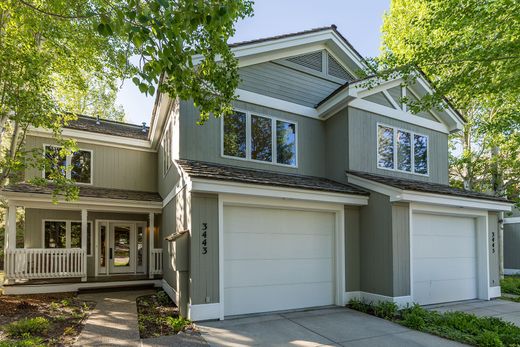 Luxury home in Wilson, Teton County
