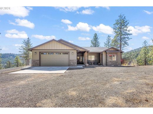 Luxury home in Prineville, Crook County