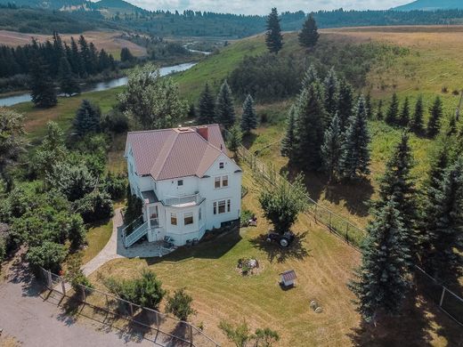 Pincher Creek: Villas and Luxury Homes for sale - Prestigious