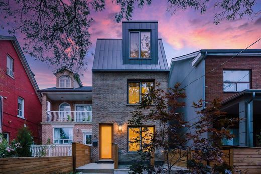 Detached House in Toronto, Ontario