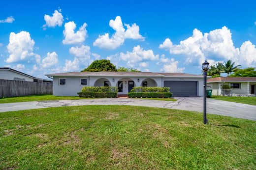 Luxury home in Miami Springs, Miami-Dade