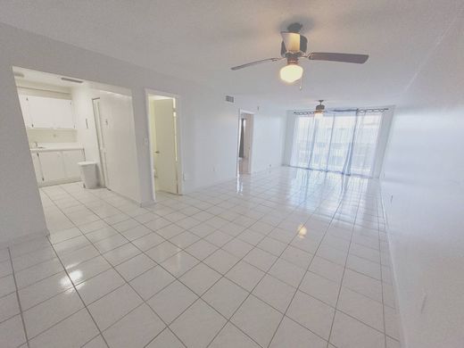 Apartment / Etagenwohnung in North Miami Beach, Miami-Dade County