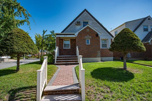 Casa en Glen Oaks, Queens County