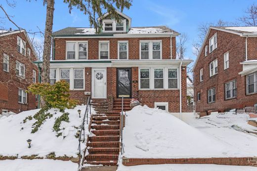 Смежная Вилла, Forest Hills, Queens County