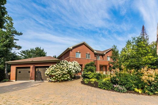 Detached House in Pointe-Claire, City of Montréal