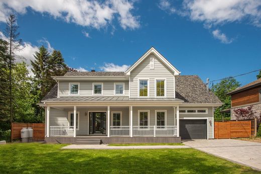 Detached House in Beaconsfield, City of Montréal