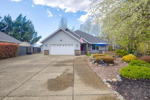 Luxury home for sale in Grants Pass