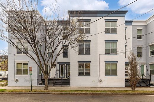 Apartment in Washington, Washington County