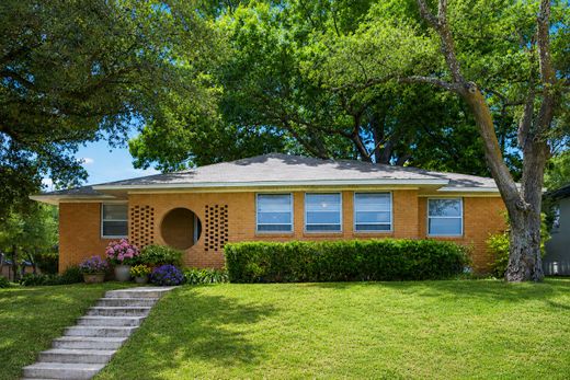 Detached House in Dallas, Dallas County