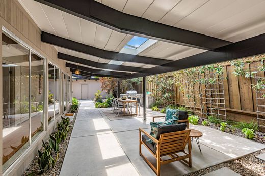Detached House for sale in Belmont
