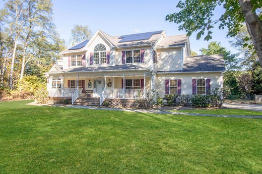 Detached House in Greenport, Suffolk County