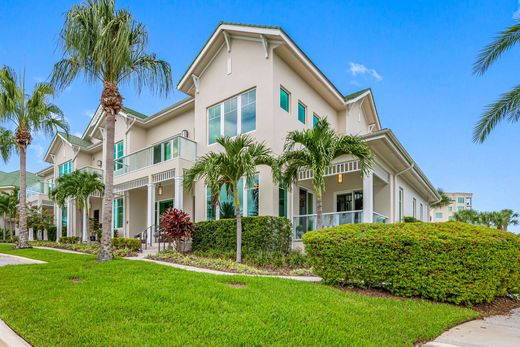 Townhouse - Belleair, Pinellas County