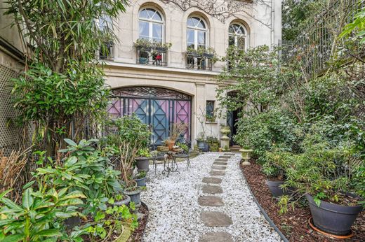 Detached House in La Muette, Auteuil, Porte Dauphine, Paris