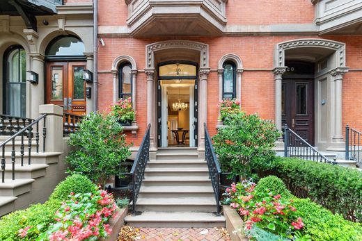 Detached House in Boston, Suffolk County