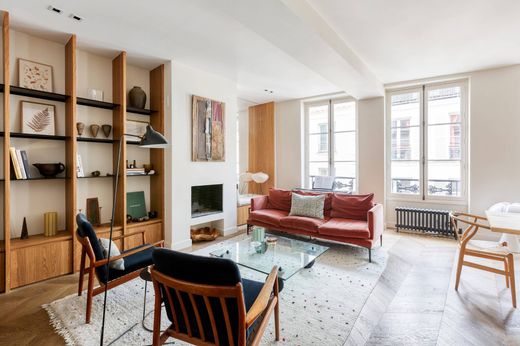 Apartment in Tour Eiffel, Invalides – Ecole Militaire, Saint-Thomas d’Aquin, Paris