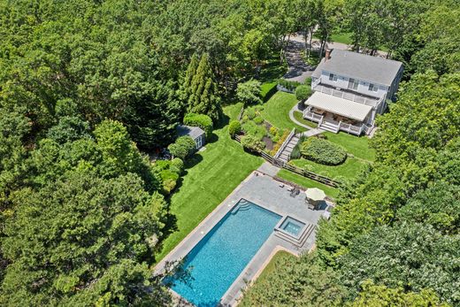 Detached House in Water Mill, Suffolk County