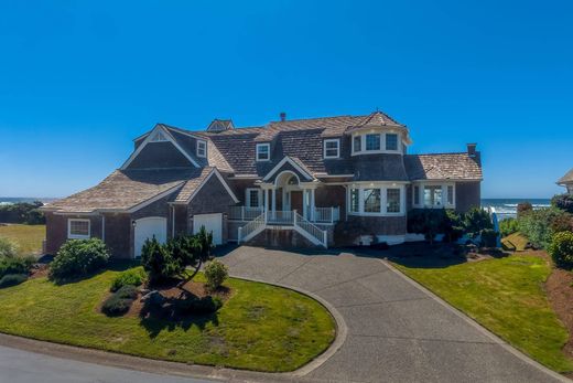 Luxury home in South Beach, Lincoln County
