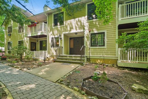 Apartment in Morris Plains, Morris County