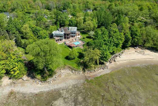 Detached House in Saint-Augustin-de-Desmaures, Capitale-Nationale