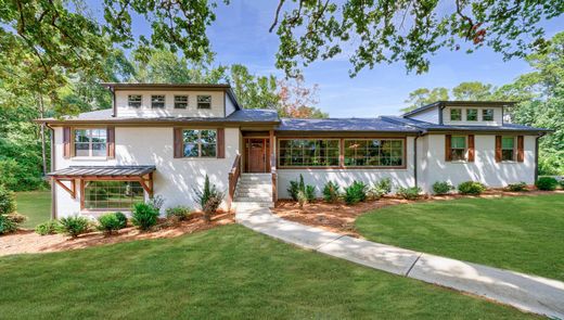 Detached House in Chattahoochee Hills, Fulton County