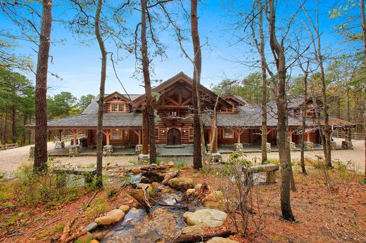 Detached House in Water Mill, Suffolk County