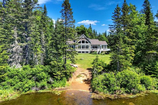 Detached House in Sainte-Lucie-des-Laurentides, Laurentides