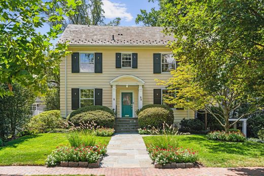 Dom jednorodzinny w Chevy Chase, Washington County