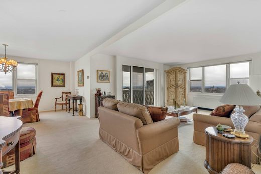 Apartment / Etagenwohnung in Fort Lee, Bergen County