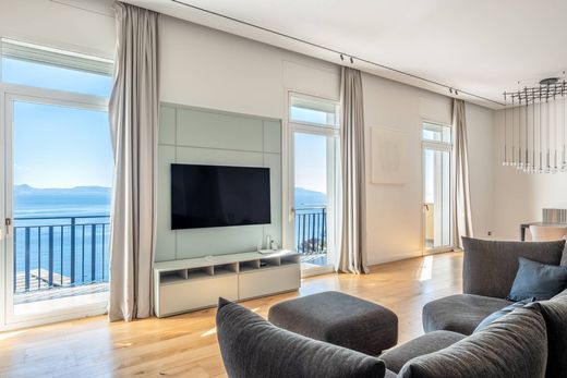Apartment / Etagenwohnung in Neapel, Kampanien