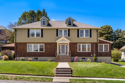 Detached House in Belmont, Middlesex County