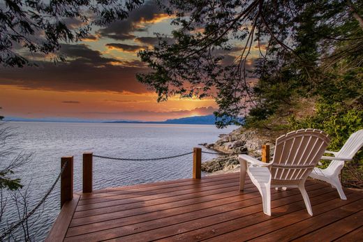 Detached House in Halfmoon Bay, Sunshine Coast Regional District