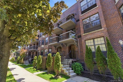 Apartment in Fresh Meadows, Queens