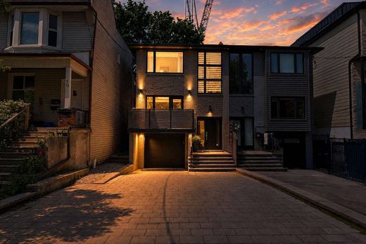 Townhouse - Toronto, Ontario