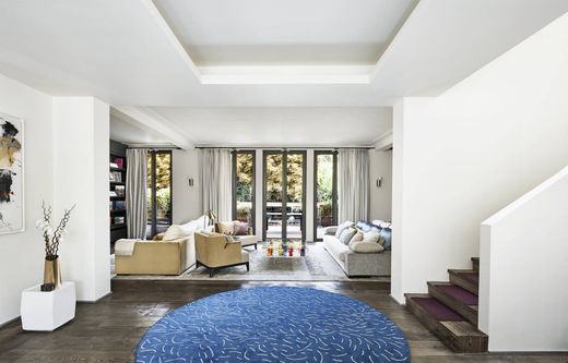 Detached House in Neuilly-sur-Seine, Hauts-de-Seine