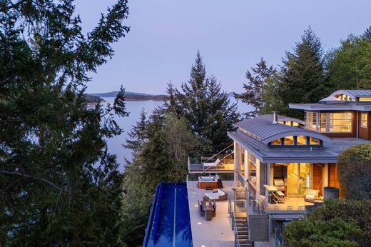 Detached House in North Saanich, Capital Regional District