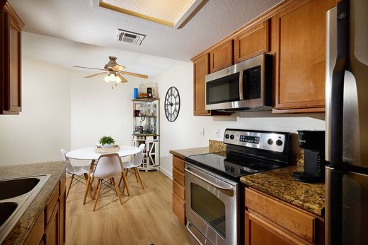 Apartment in San Diego, San Diego County