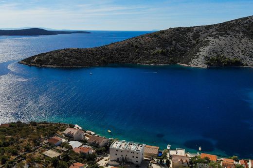 Willa w Trogir, Grad Trogir