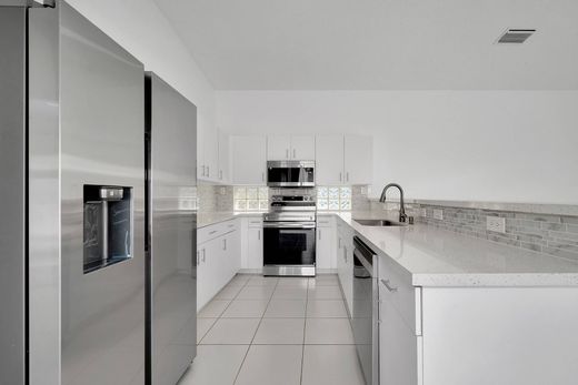 Luxury home in Miami Terrace Mobile Home, Miami-Dade