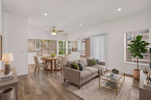 Townhouse in Hawthorne, Los Angeles County