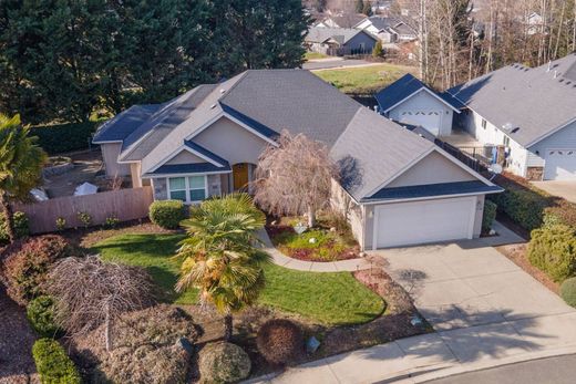 Luxury home in Grants Pass, Josephine County