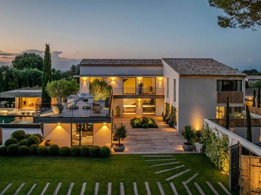 Saint-Rémy-de-Provence, Bouches-du-Rhôneの一戸建て住宅