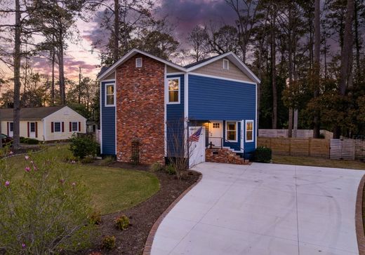 Detached House in Trent Woods, Craven County
