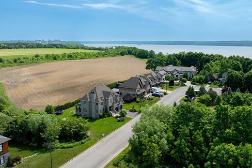 Detached House in Saint-Augustin-de-Desmaures, Capitale-Nationale