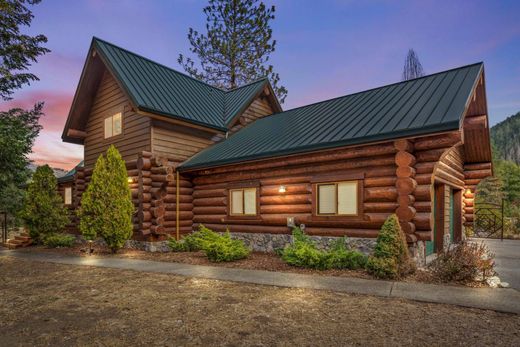 Luxury home in Applegate, Jackson County